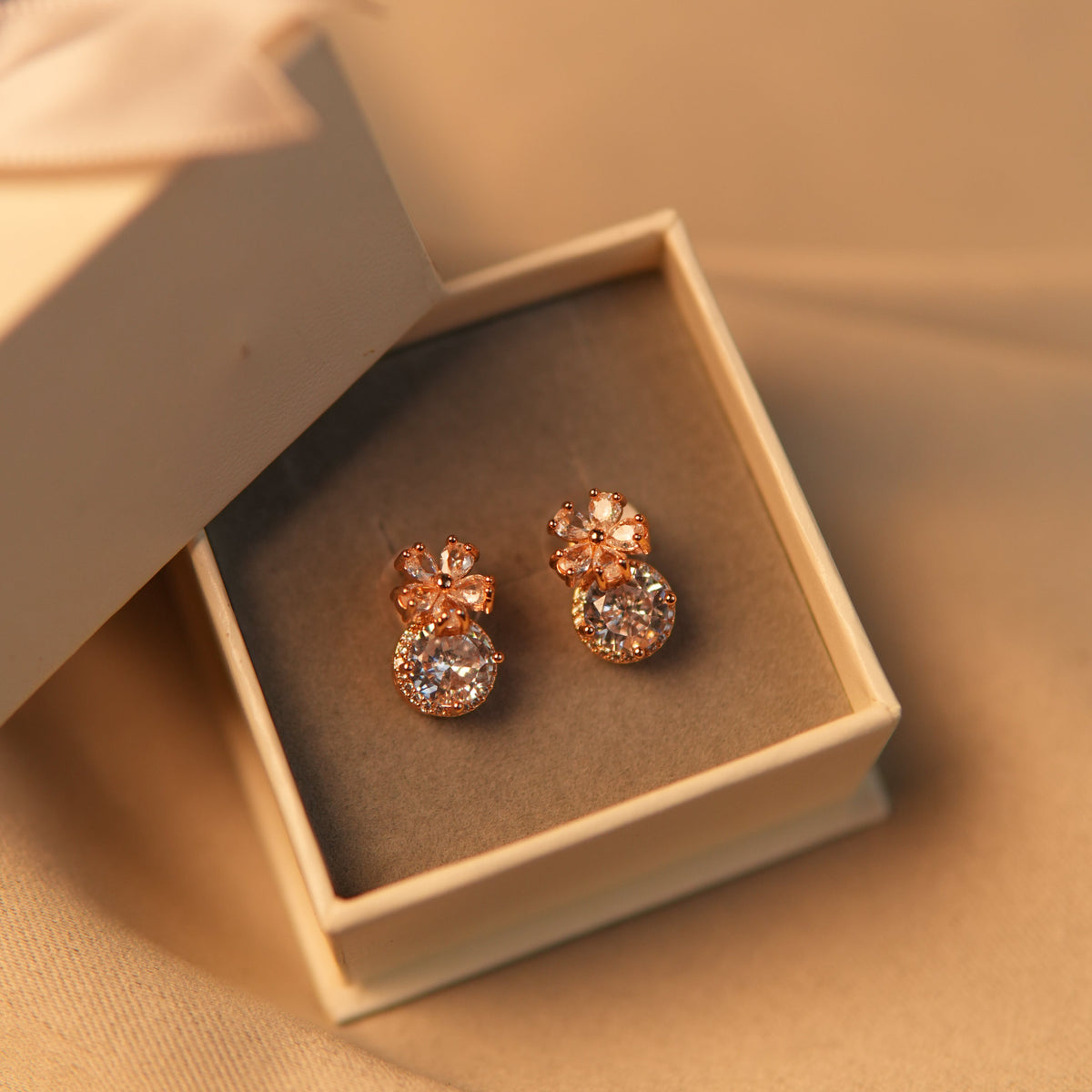 Daisy Gleam Earring